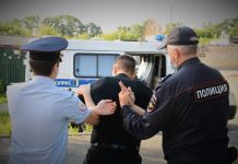 Два жителя Заречного лишились сбережений после пьяных посиделок