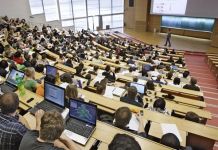 ﻿﻿Студентам двух пензенских вузов повысили стипендию и снизили плату за общежитие 