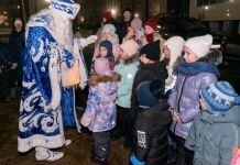 В Заречном «Ремстройсервис» устроил детям праздник у елки