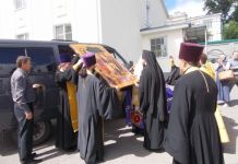 Троицкому монастырю подарили чудотворную икону