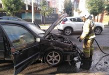 В Пензе на Горького тушили горящую иномарку