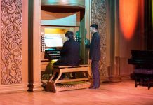 В Пензе выступил ведущий американский органист Джонатан Эмбри 