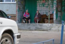 Жители Островского боятся, что их дом рухнет