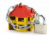 Как обезопасить свою квартиру от кражи?
