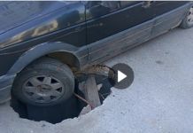 В Пензе в глубокую яму на дороге угодил автомобиль