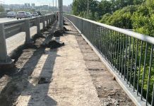 Тротуар путепровода на улице 8 Марта отремонтируют за 8 млн рублей