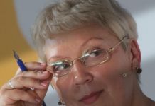 Васильева рекомендовала запретить мобильники на уроках