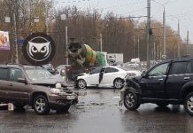 На Западной поляне разбились три автомобиля
