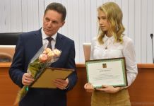 12 лучших школьников Пензы получили денежные премии от мэра