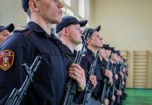 В майские праздники порядок в городе обеспечат более 450 росгвардейцев