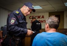 Соседка спасла пенсионерку от бомжа