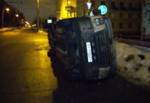 В Пензе после аварии с "Яндекс.такси" перевернулся минивэн