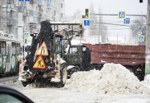 В Пензе в снегу вновь застряла машина скорой помощи