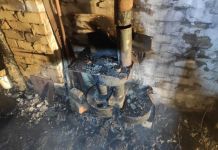В Заречном пожарные потушили горящий гараж с газовыми баллонами