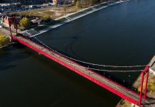 На Подвесном мосту восстановили освещение