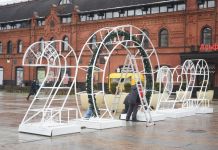 В Пензе устанавливают новогодний арт-объект "2022"