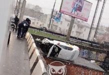 На Проспекте Победы автомобиль слетел с моста 