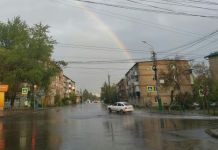 После дождя с градом в небе над Пензой появилась радуга