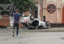 В аварии с перевернувшимся авто пострадала 5-летняя девочка