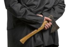 В Пензе на одном из корпоративов мужчина размахивал топором 