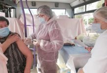 В минздраве региона ответили, безопасно ли вакцинироваться в автобусе