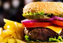 Врач назвала продукты, от которых стоит отказаться в пандемию