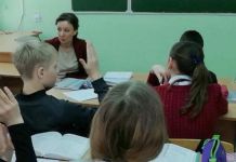 Анна Кузнецова встретилась со школьниками, попавшими под обстрел одноклассницы