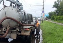 На улицах Пензы откачивают воду после ливня