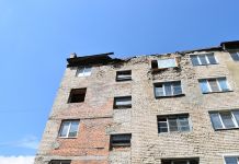 Аварийный дом №10 на ул. Кулибина обносят забором