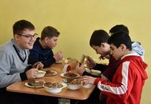 По вопросам школьного питания можно обращаться на горячую линию