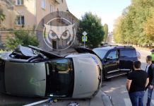 В Пензе “Renault” опрокинулся на пешеходном переходе 
