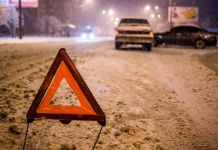 В Пензе автомобиль врезался в световую опору