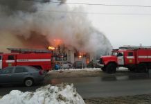 В Пензе горит здание автосалона на улице Автономной ﻿