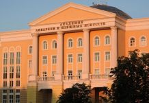 Полотна картинной галереи отправятся на выставку в Академию акварели