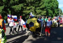 В Пензе футбольный мяч и Микки Маус прошли праздничным парадом