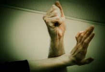 В попытке помочь другу мужчина едва не убил нового знакомого