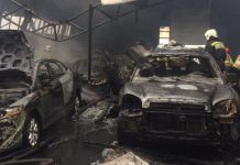 В утреннем пожаре на Маяке сгорели 23 автомобиля