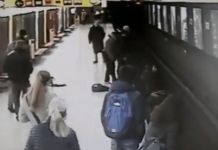 18-летний студент прыгнул на пути в метро, чтобы спасти ребенка