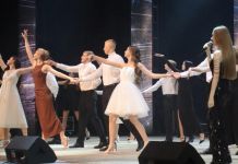 В Заречном 176 одиннадцатиклассников попрощались со школой