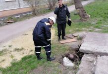 В Пензе спасатели вытащили мужчину из колодца