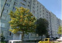 Жительницу города заставили демонтировать установленную ею стенку в подъезде