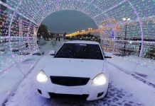 ﻿﻿﻿﻿﻿﻿﻿﻿Житель Спутника проехал на машине по тротуару ради красивого фото