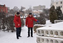 На площади Ленина начали установку видеоэкрана 