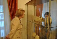 В Пензе открылась выставка резьбы по скорлупе страусиных яиц 