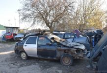 Мэр Пензы поручил ликвидировать автомобильную свалку на улице Калинина