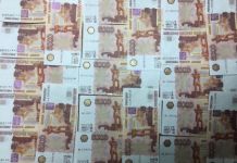 Двое подростков и старший товарищ расплачивались в кафе поддельными деньгами