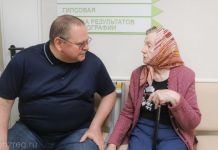 Олег Мельниченко поговорил с посетителями зареченской поликлиники