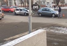 В  центре Пензы столкнулись две легковушки
