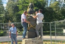 В Пензе бюст Лермонтова увезли из сквера на реставрацию