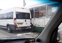 В Пензе дорогу не поделили маршрутка и троллейбус 